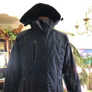 Boys navy blue winter jacket. small, like new.